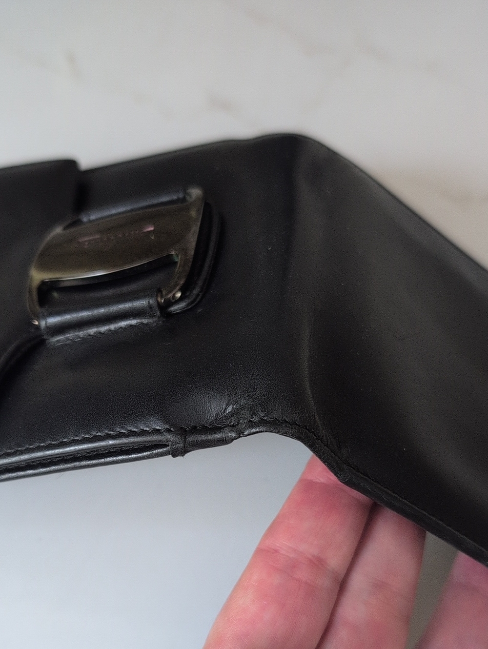 Salvatore Ferragamo Black Leather Wallet with Signature Buckle. - Picture 10 of 14